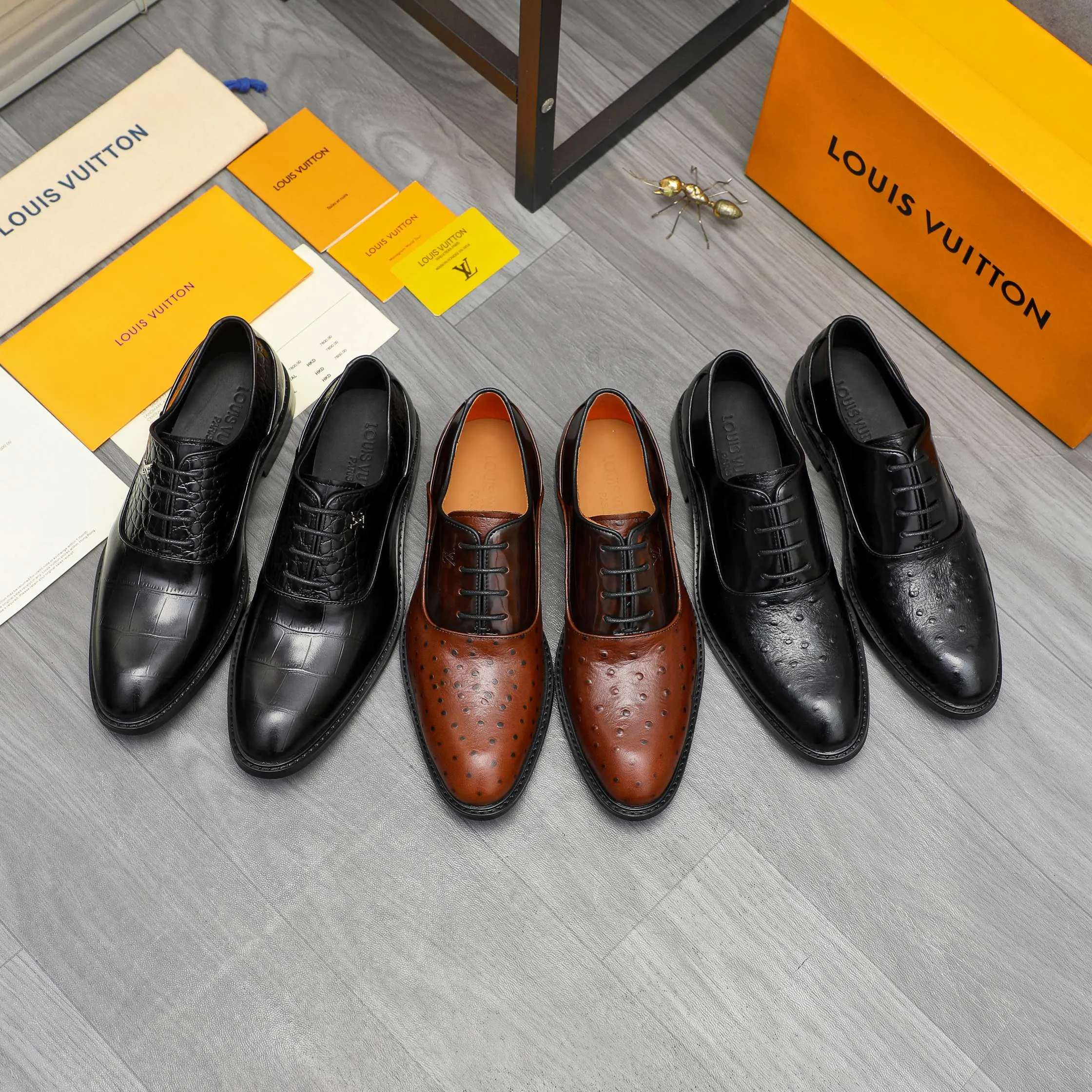 Men's shoes 💰p460 Product trademark: LV (Louis Vuitton) business lace-up formal leather shoes. Regular size: 39-44 (38.45 custom-made, non-refundable) Product materials: Selected high-quality ostrich pattern cowhide spliced ​​with pearlescent cowhide upper, cowhide lining, original rubber outsole
